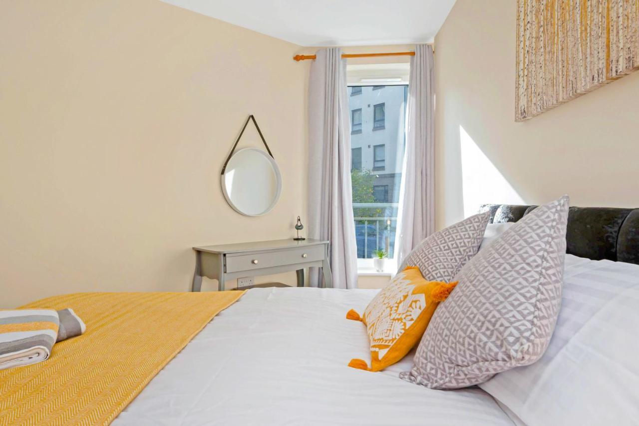 Modern & Spacious 2 Bedroom Serviced Next To Lochend Park - Private Underground Parking & Lift Available - Close To Centre Apartment EDI
